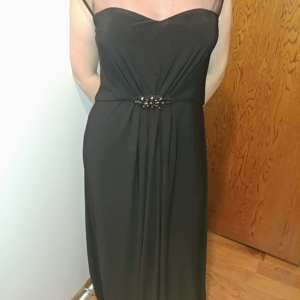 Long black formal dress - Picture 5 of 8